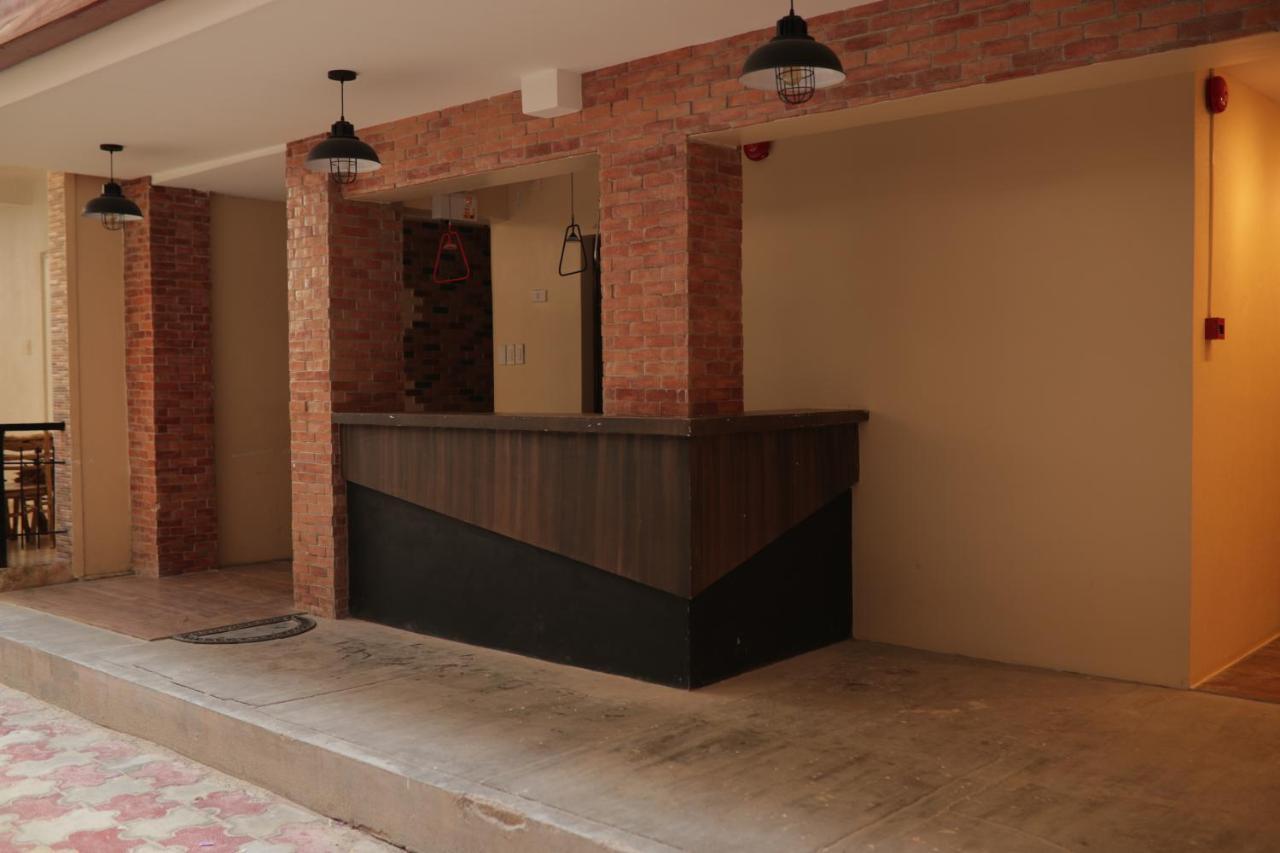 Cerca Hotel Balabag  エクステリア 写真