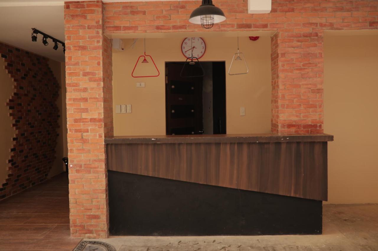 Cerca Hotel Balabag  エクステリア 写真
