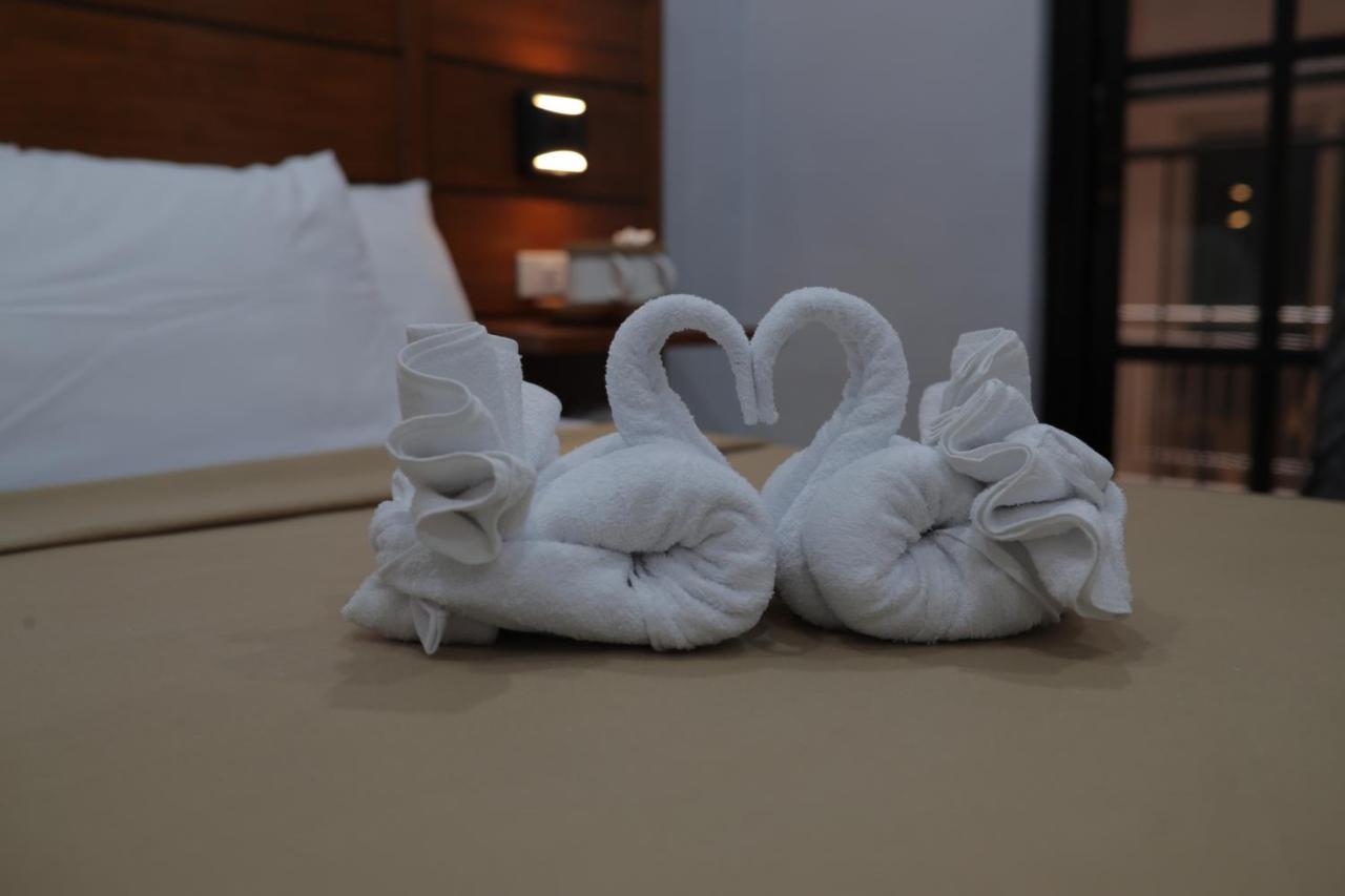 Cerca Hotel Balabag  エクステリア 写真