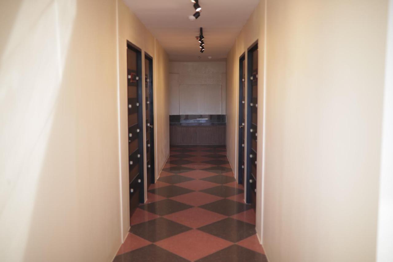 Cerca Hotel Balabag  エクステリア 写真